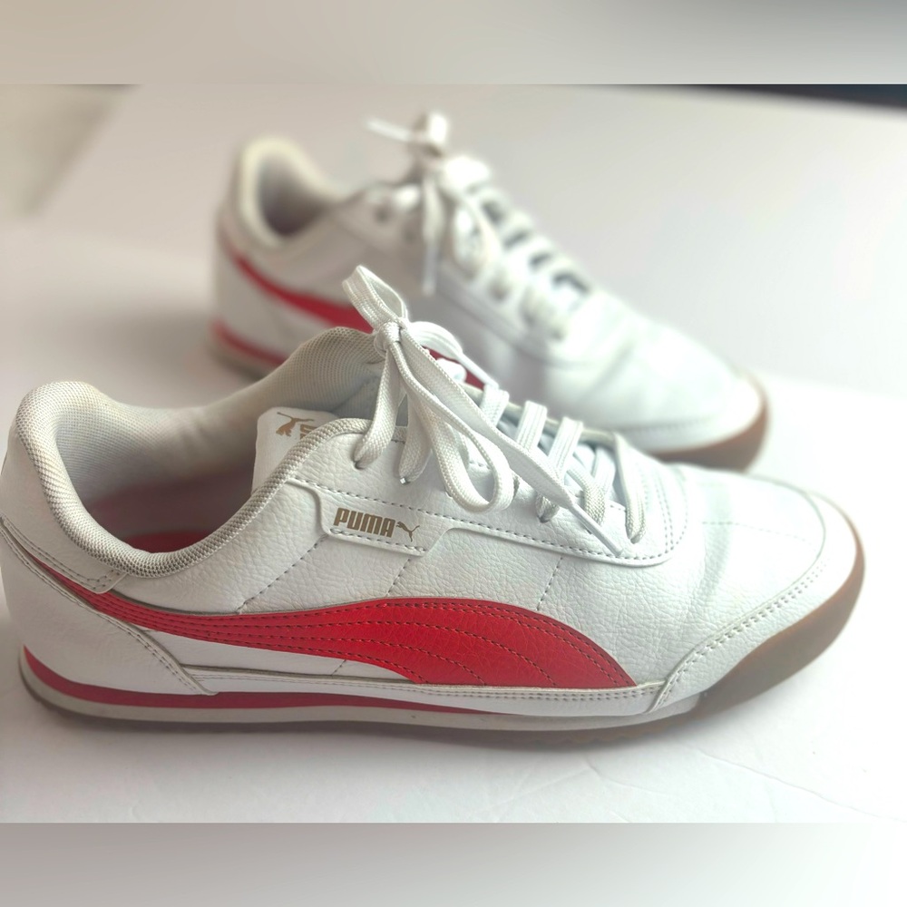Puma | Puma men sneakers size 8. Color: White with red stripes.
